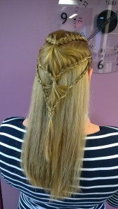 parturi - kampaamo Espoo hiustenleikkaus hääkampaus ripsien värjäys lasten hiustenleikkaus